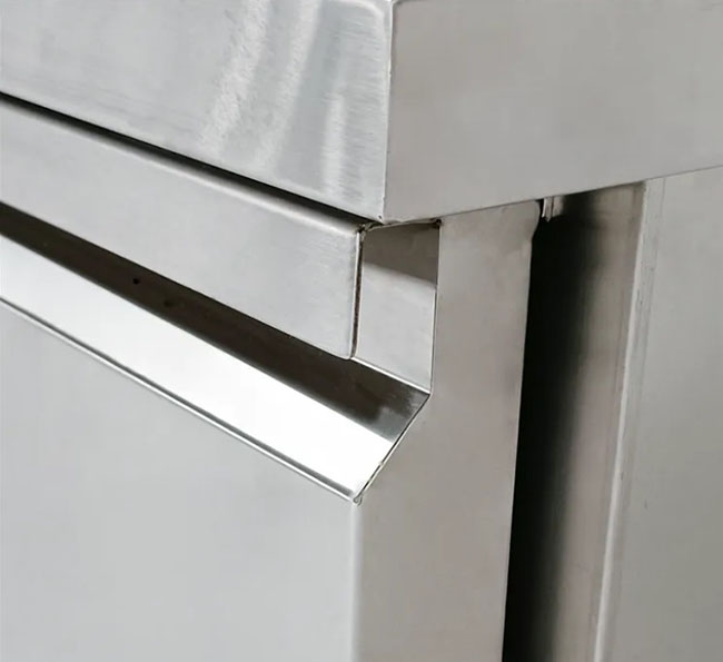 Thành tủ chất liệu Inox 